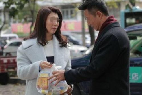 女孩爆料有钱婆婆视频,女孩爆料背后真相